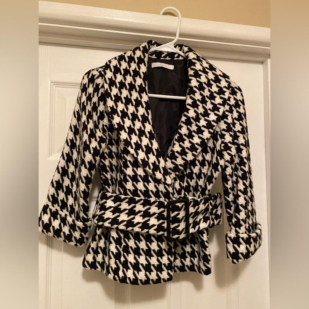 Charlotte Russe 3/4 sleeve Houndstooth Jacket with snap front and faux belt
